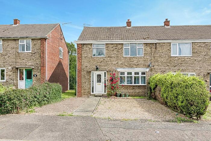 3 Bedroom End Terrace House To Rent In Eastbrook Hill, Desborough, Northants, NN14