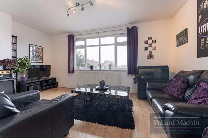 2 Bedroom Flat For Sale In Sanderstead Road, South Croydon, CR2