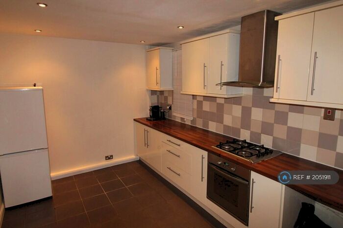 3 Bedroom Semi-Detached House To Rent In Monkspring, Barnsley, S70