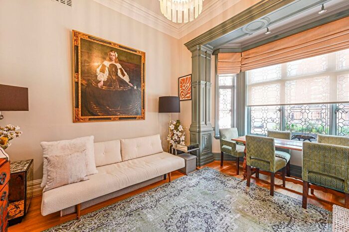 Studio To Rent In Egerton Gardens, Knightsbridge, London, SW3