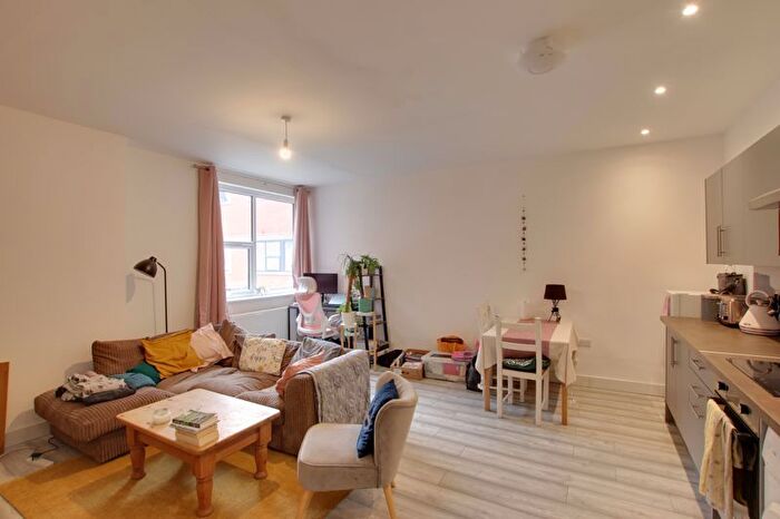 1 Bedroom Flat To Rent In Windsor Road, Trowbridge, BA14