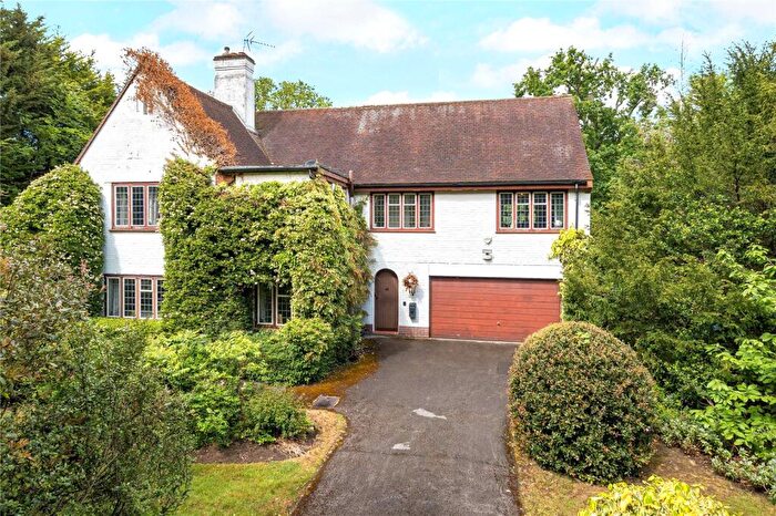 5 Bedroom Detached House For Sale In Broadwater Road North, Burwood Park, KT12