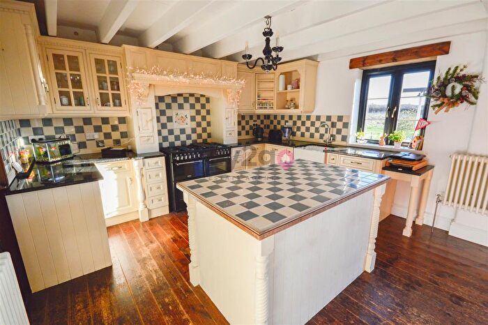 4 Bedroom Detached House For Sale In Worksop Road, Mastin Moor, Chesterfield, S43