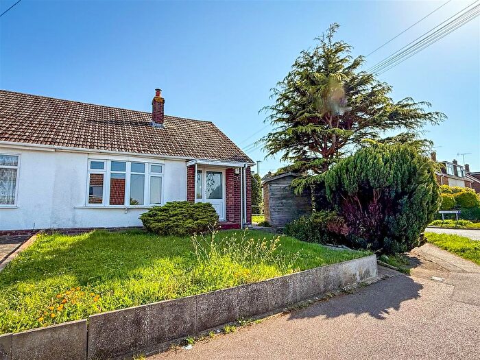 2 Bedroom Semi-Detached Bungalow For Sale In Viking Way, Holland-On-Sea, CO15