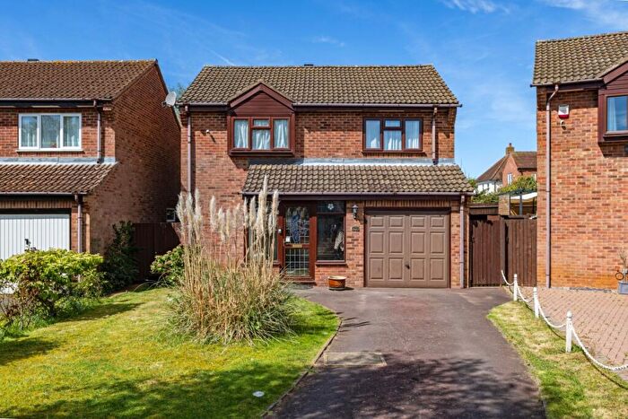 3 Bedroom House To Rent In Winchelsea Close Banbury, OX16