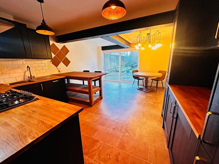 2 Bedroom House To Rent In Sea View Road, Parkstone, Poole, BH12