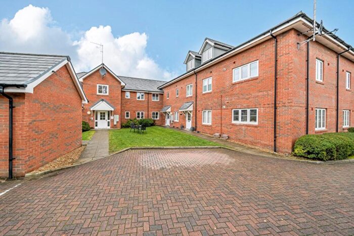 2 Bedroom Flat For Sale In Oak Leaf Way, Horndean, Waterlooville, PO8