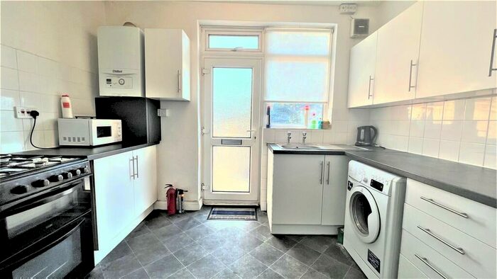 2 Bedroom Maisonette To Rent In The Broadway, Potters Bar, EN6