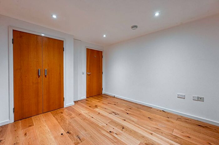 2 Bedroom Flat To Rent In Hallard House, Imperial Wharf, London, SW6