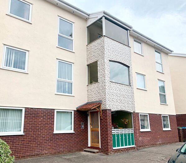 2 Bedroom Flat To Rent In Llanrwst Road, Colwyn Bay, LL28