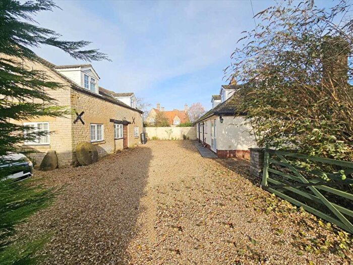 4 Bedroom Detached House For Sale In The White Cottage & Barn, Mill Lane, Oasby, NG32