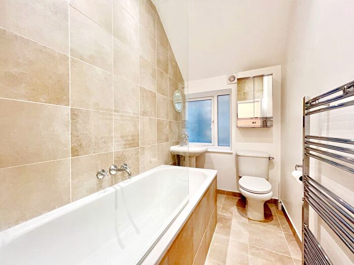 3 Bedroom Flat To Rent In Ornan Road, Belsize Park, NW3