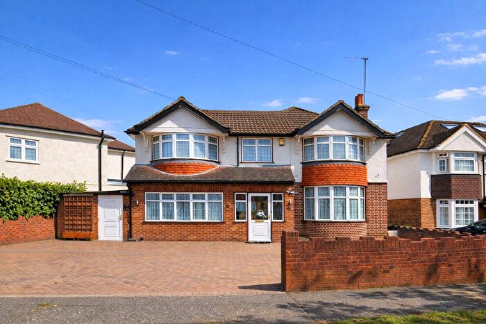 4 Bedroom Detached House For Sale In Dorset Way, Uxbridge, UB10