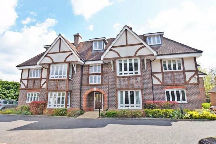 2 Bedroom Apartment To Rent In Knowle Croft, Shoppenhangers Road, SL6