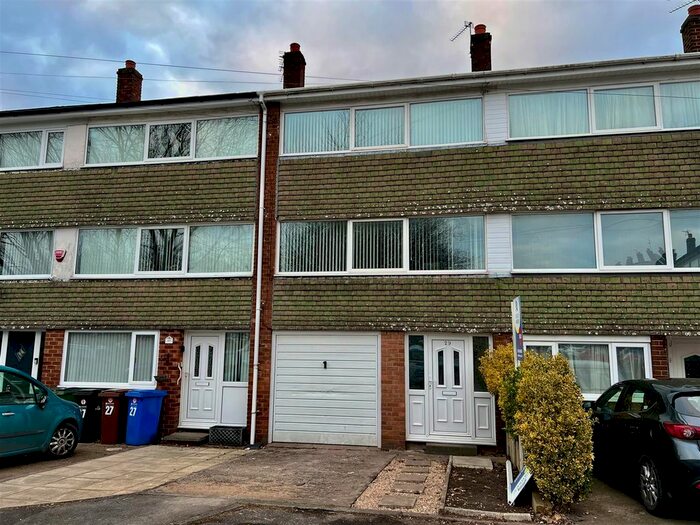 3 Bedroom Town House To Rent In Lowndes Close, Heavily, Stockport, SK2