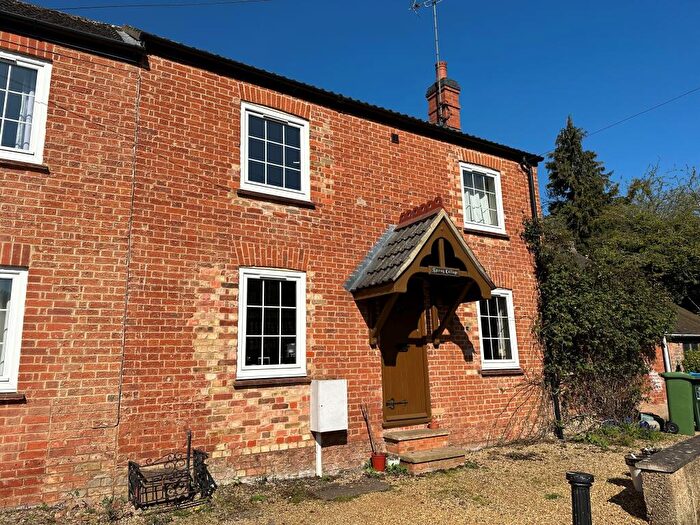 2 Bedroom Cottage To Rent In Bath Lane, Buckingham, MK18