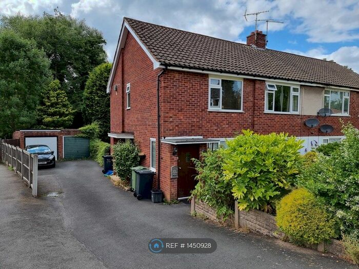 2 Bedroom Maisonette To Rent In Grange Crescent, Halesowen, B63