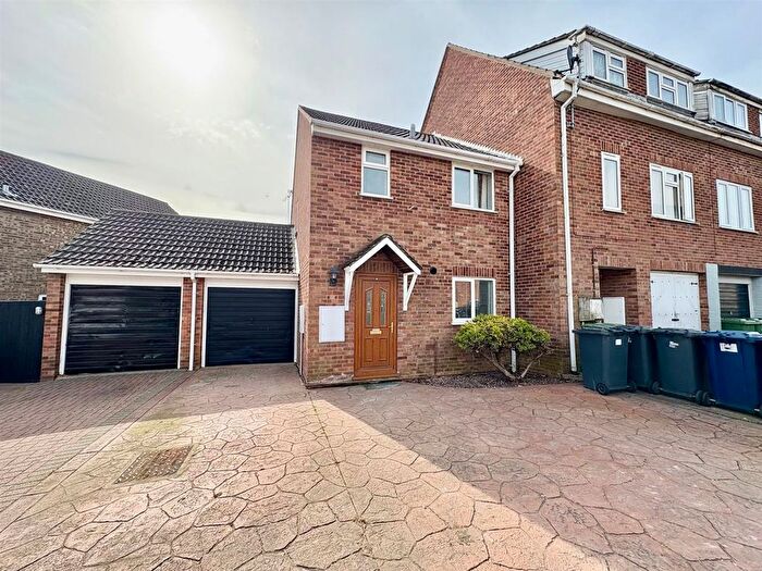 3 Bedroom End Of Terrace House To Rent In Windsor Road, Sawtry, Huntingdon, PE28