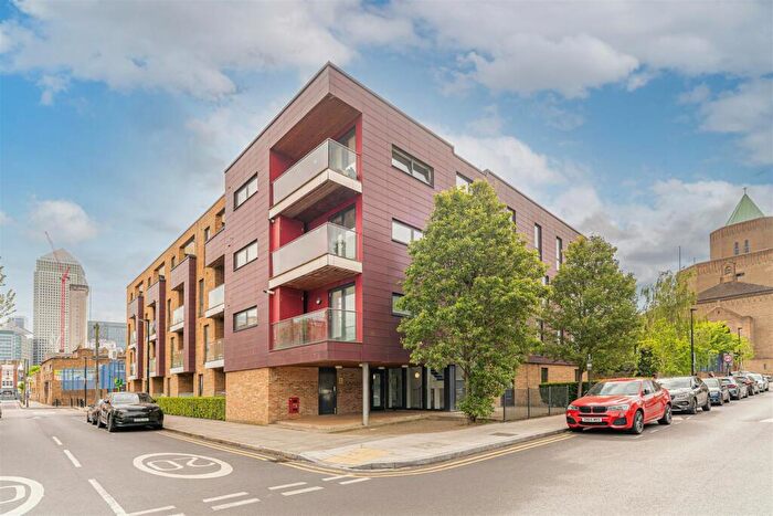 2 Bedroom Flat For Sale In Annabel Close, London, E14