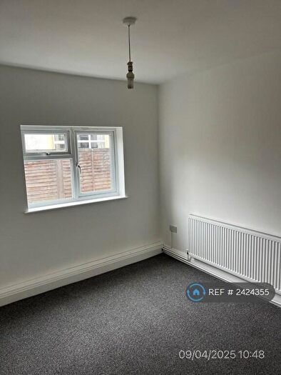 1 Bedroom Flat To Rent In Valkyrie Road, Westcliff-On-Sea, SS0