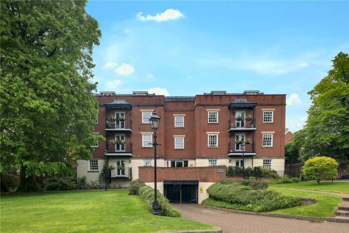 2 Bedroom Flat To Rent In Manor House Garden, High Street Wanstead, London, E11