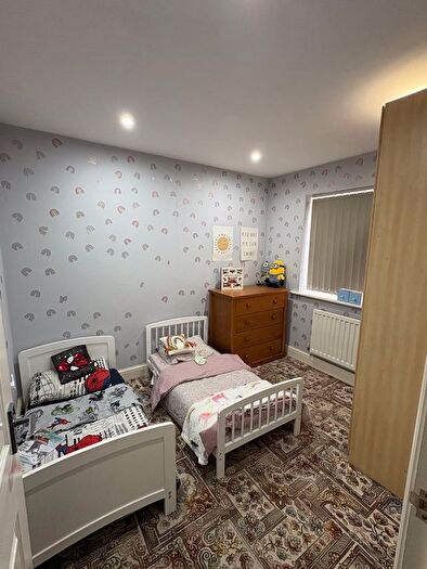 4 Bedroom Semi-detached House To Rent In Paddock Way, Hinckley, LE10