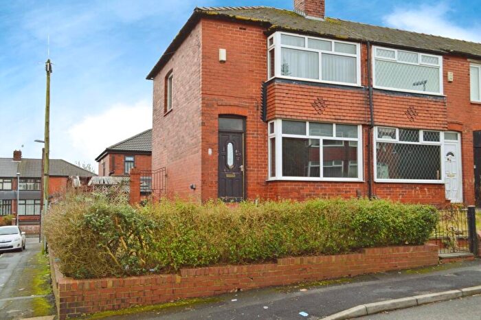 2 Bedroom Town House For Sale In Hill Close, Oldham, OL4