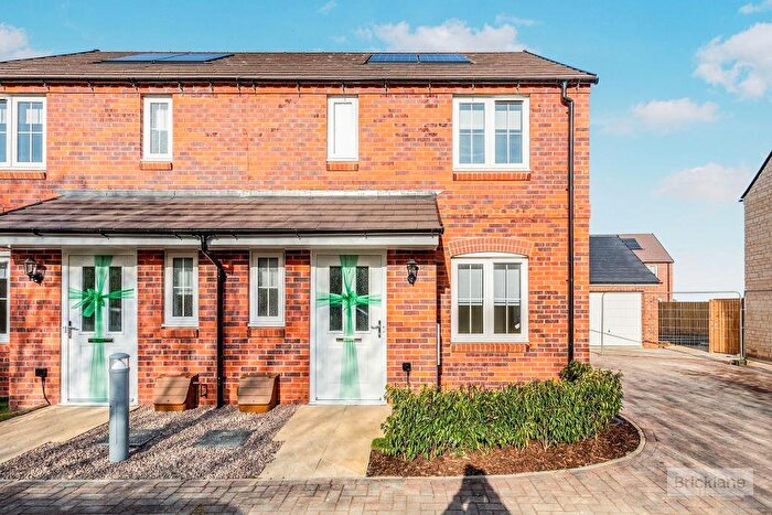 3 Bedroom Semi-Detached House To Rent In Blackcap Close, Rothwell, NN14