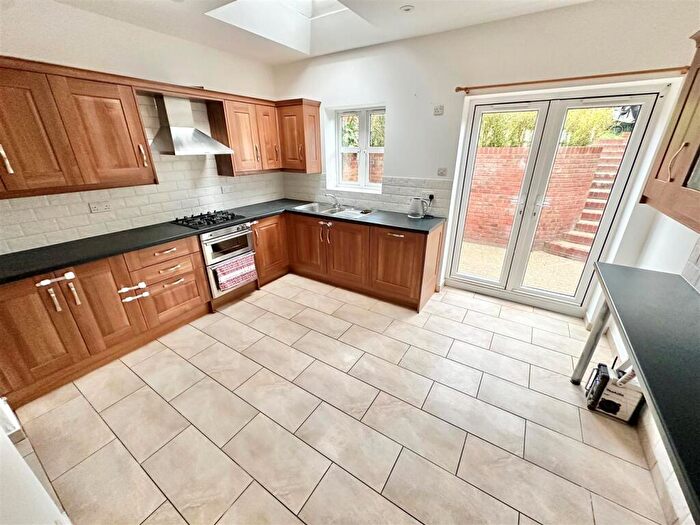 3 Bedroom Terraced House To Rent In Ferndale Road, Luton, LU1