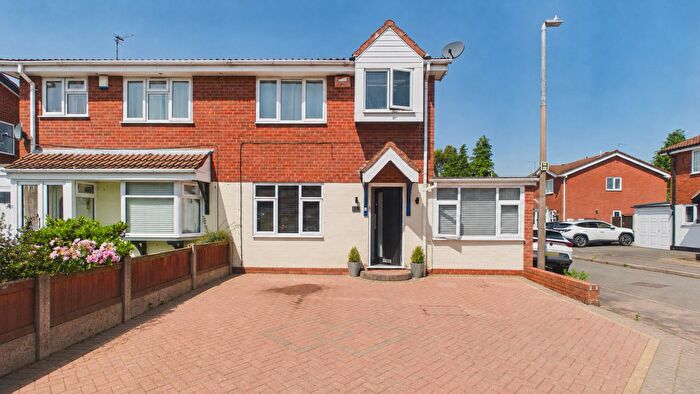 3 Bedroom Semi-Detached House For Sale In Clifton Road, Halesowen, B62