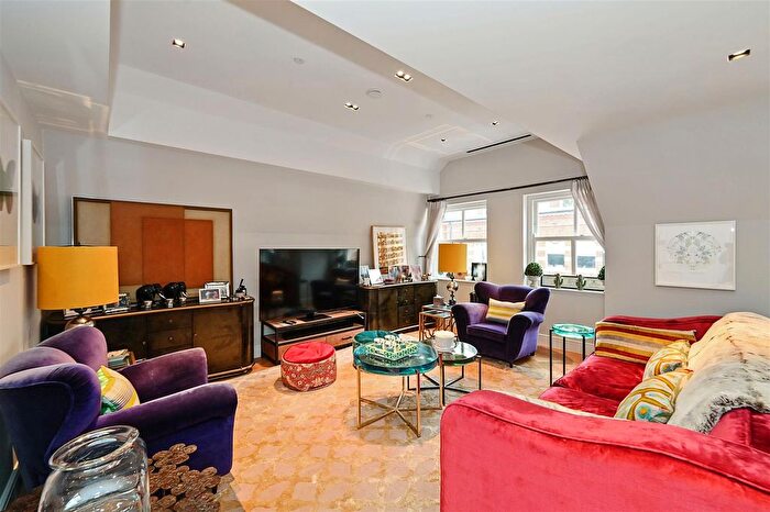 2 Bedroom Flat To Rent In Kensington Court, Kensington, W8