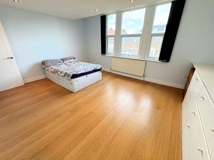 2 Bedroom Flat To Rent In Ballards Lane, Finchley, N3