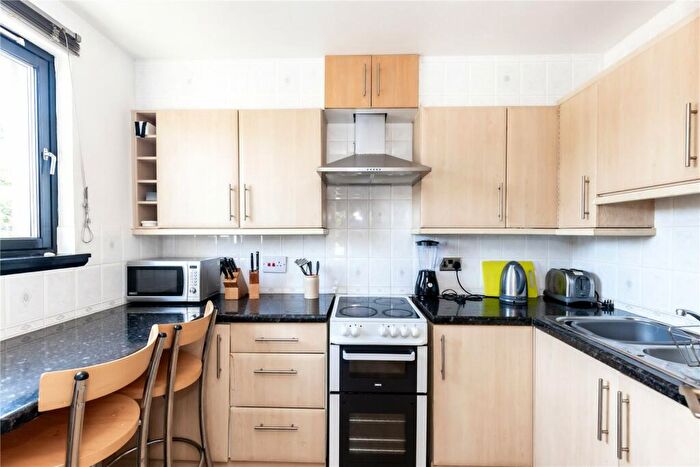 2 Bedroom Flat To Rent In Headland Court, Aberdeen, AB10