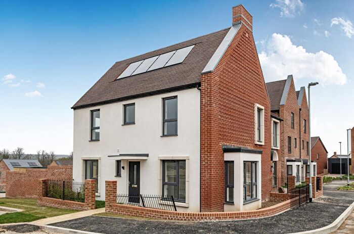 3 Bedroom Semi-Detached House To Rent In Bristol Crescent, Wimborne, Dorset, BH21