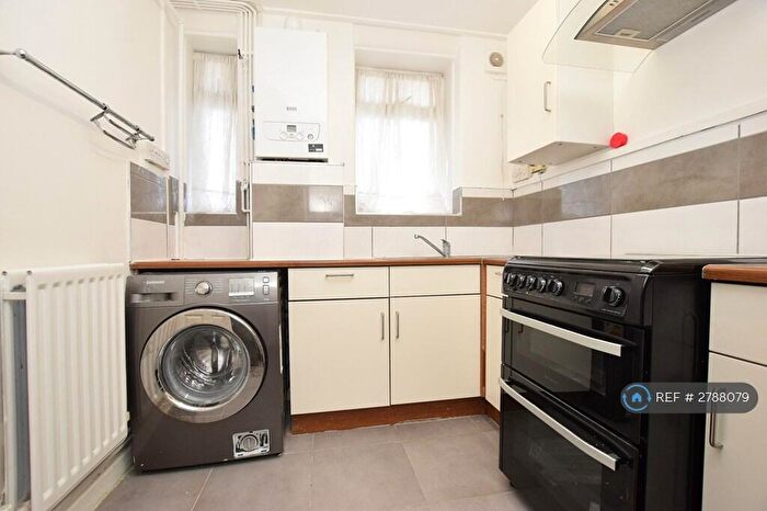 3 Bedroom Flat To Rent In Tennyson House, London, SE17