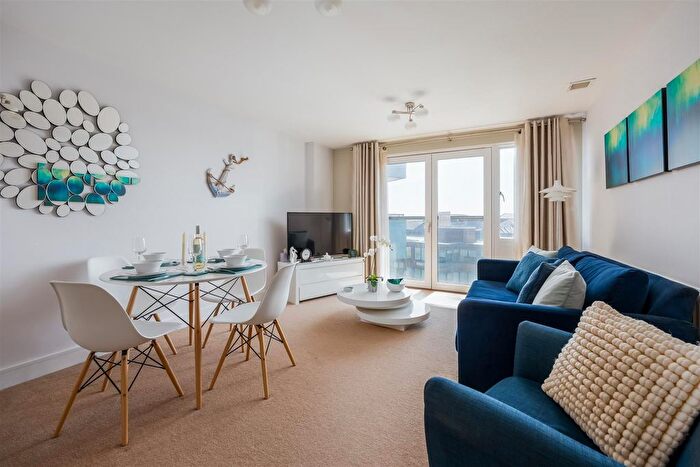 2 Bedroom Property To Rent In High Street, Poole, BH15