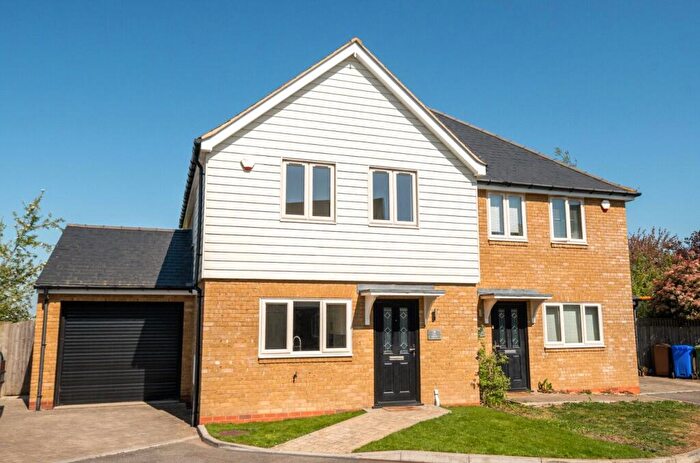 3 Bedroom Semi Detached House For Sale In Orchard Court, Lynsted, Sittingbourne, Kent, ME9