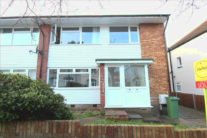 2 Bedroom Flat To Rent In Torquay Drive, Leigh-On-Sea SS9