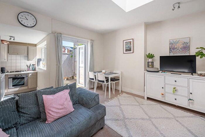 2 Bedroom Flat For Sale In Ballater Road, Brixton, SW2