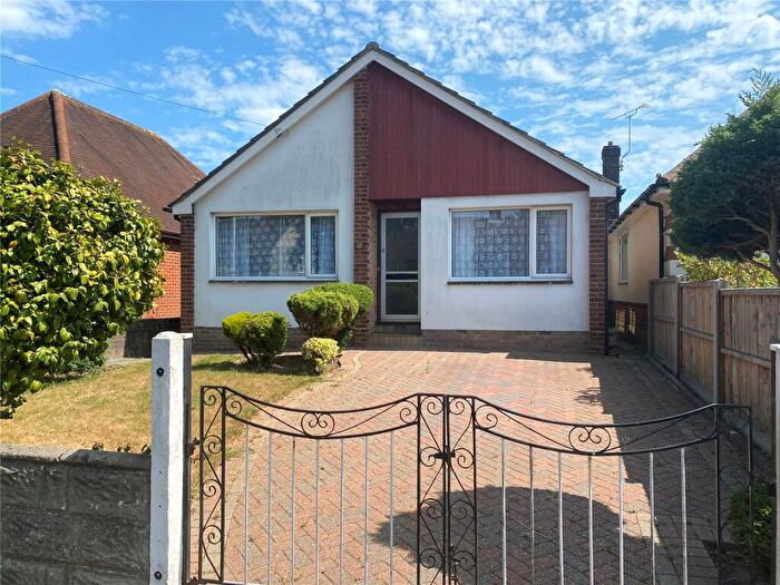 3 Bedroom Bungalow For Sale In East Howe Lane, Ensbury Park, Bournemouth, Dorset, BH10