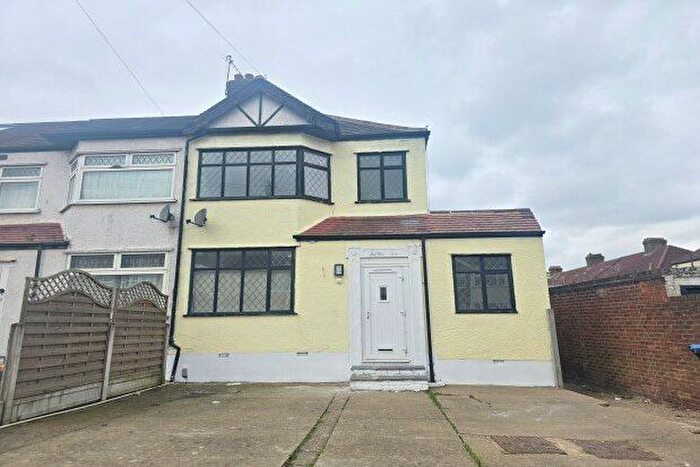 3 Bedroom Property To Rent In Newbury Avenue, Enfield, EN3
