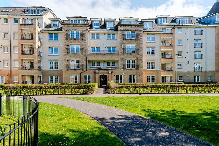 2 Bedroom Flat For Sale In / Powderhall Rigg, Powderhall, Edinburgh, EH7