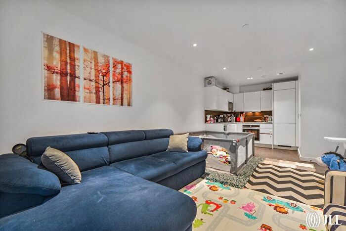 1 Bedroom Flat To Rent In Devan Grove London, N4