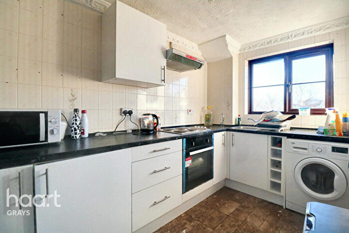 1 Bedroom Flat For Sale In Conway Gardens, Grays, RM17