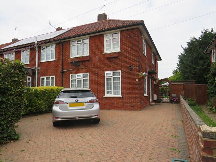4 Bedroom Semi-Detached House To Rent In Wheatley Road, Welwyn Garden City, AL7