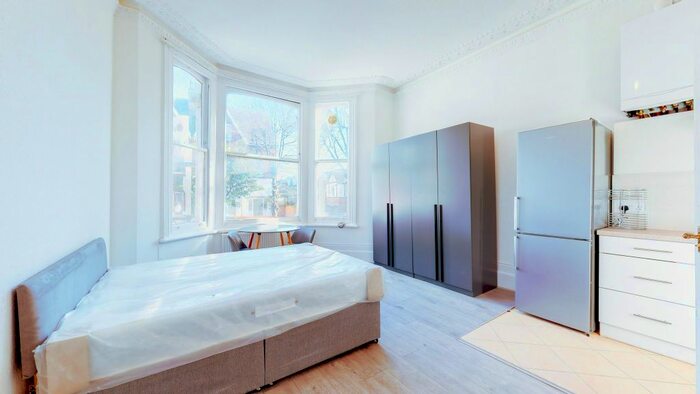 Studio To Rent In Avenue Crescent, London W3