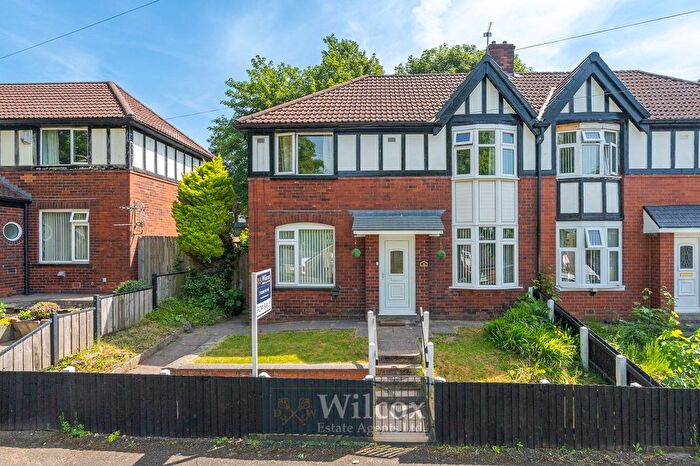 3 Bedroom Semi-Detached House For Sale In Green Way, Bolton, BL1