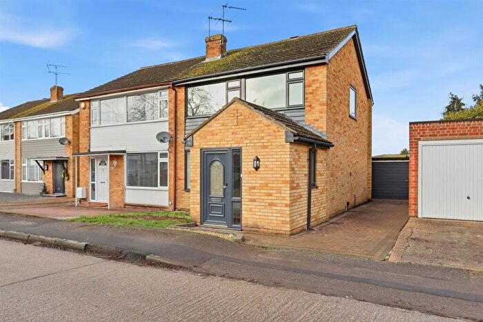 3 Bedroom Semi Detached House To Rent In Harrow Way, Great Baddow, Chelmsford, CM2