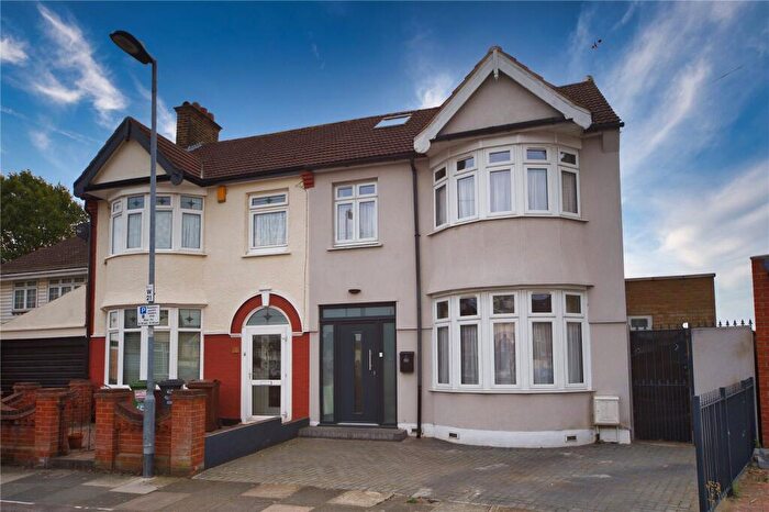 5 Bedroom Semi-Detached House For Sale In Wilmington Gardens, Barking, IG11