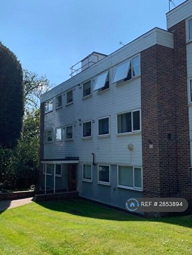2 Bedroom Flat To Rent In Greenhill, Buckhurst Hill, IG9